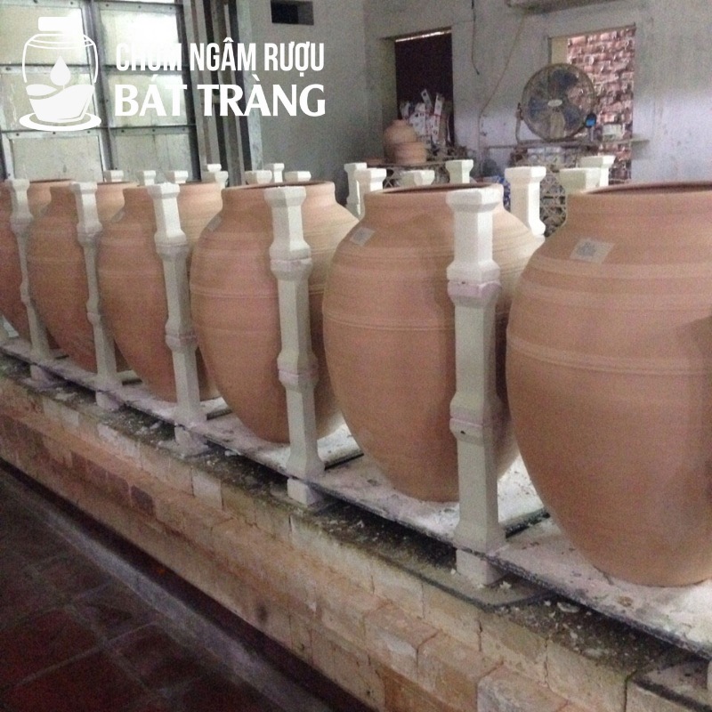 Chum rượu được đưa vào lò nung