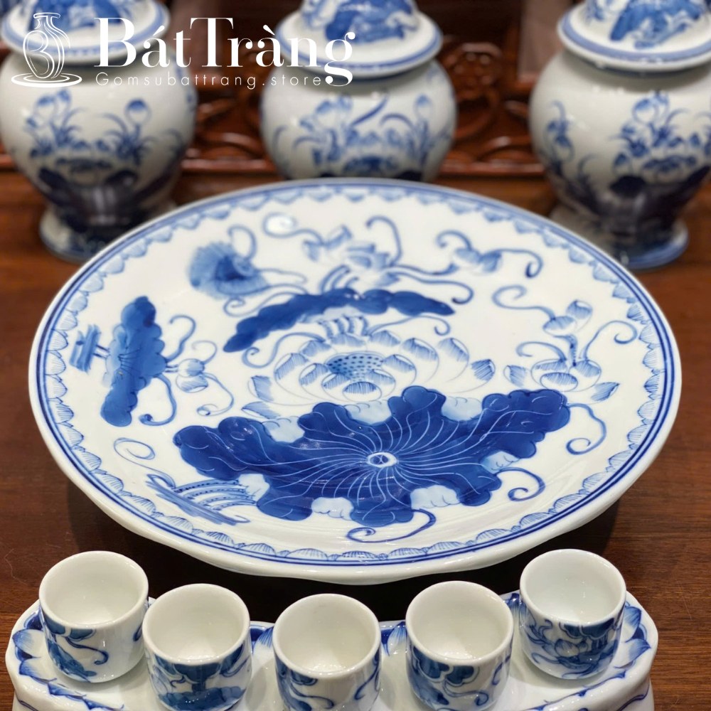 Đồ thờ men lam Bát Tràng