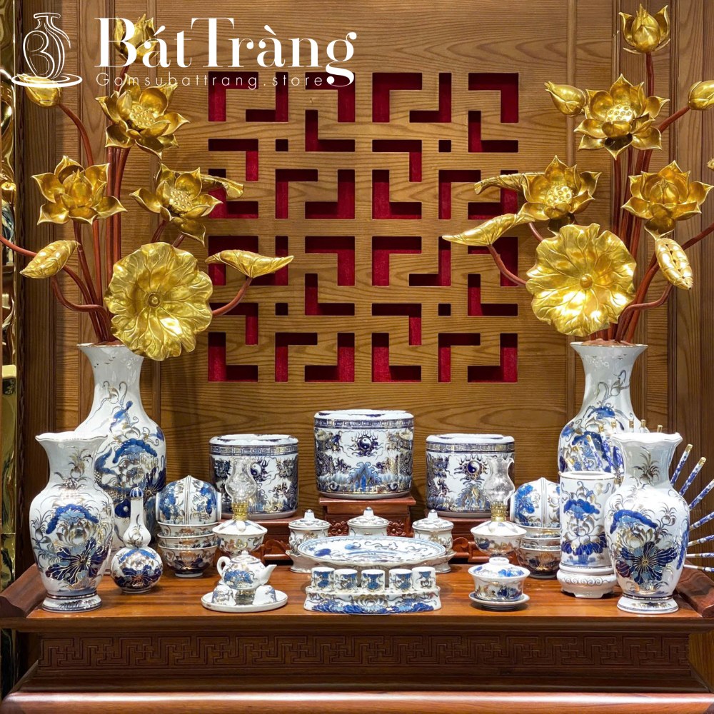 Bàn thờ men lam Bát Tràng