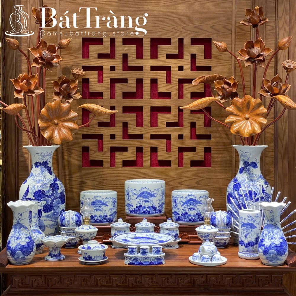 Bàn thờ men lam Bát Tràng