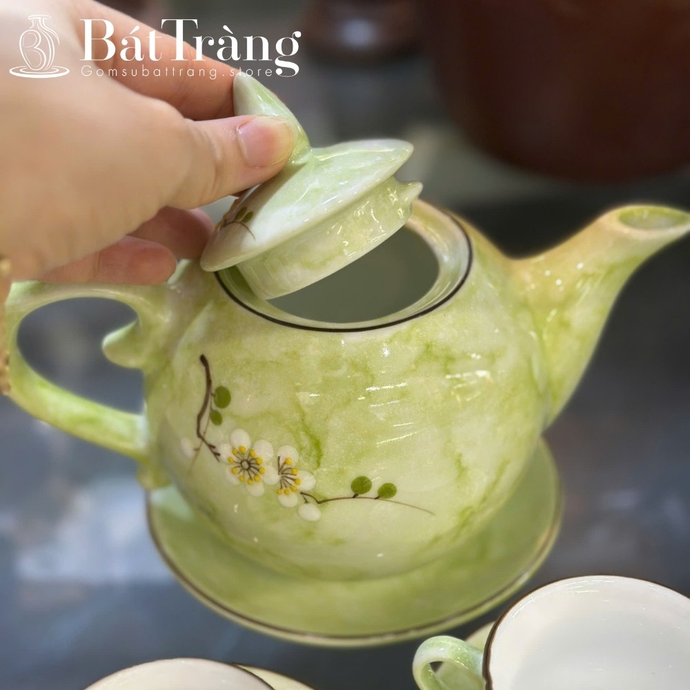 Ấm chén Bát Tràng