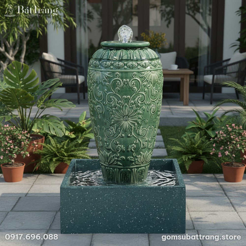 Cận cảnh chum nước gốm sứ Bát Tràng men xanh ng...