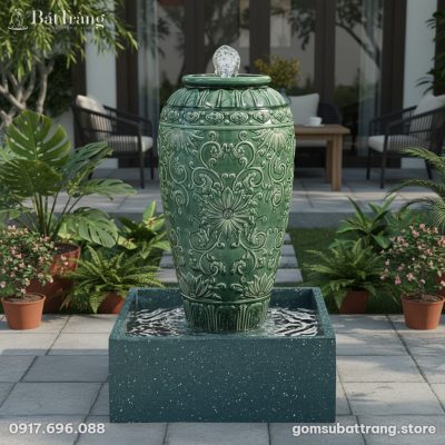 Cận cảnh chum nước gốm sứ Bát Tràng men xanh ng...