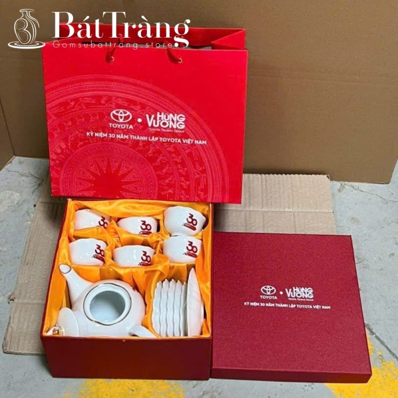 Bộ ấm chén sứ trắng in logo làm quà tặng doanh nghiệp