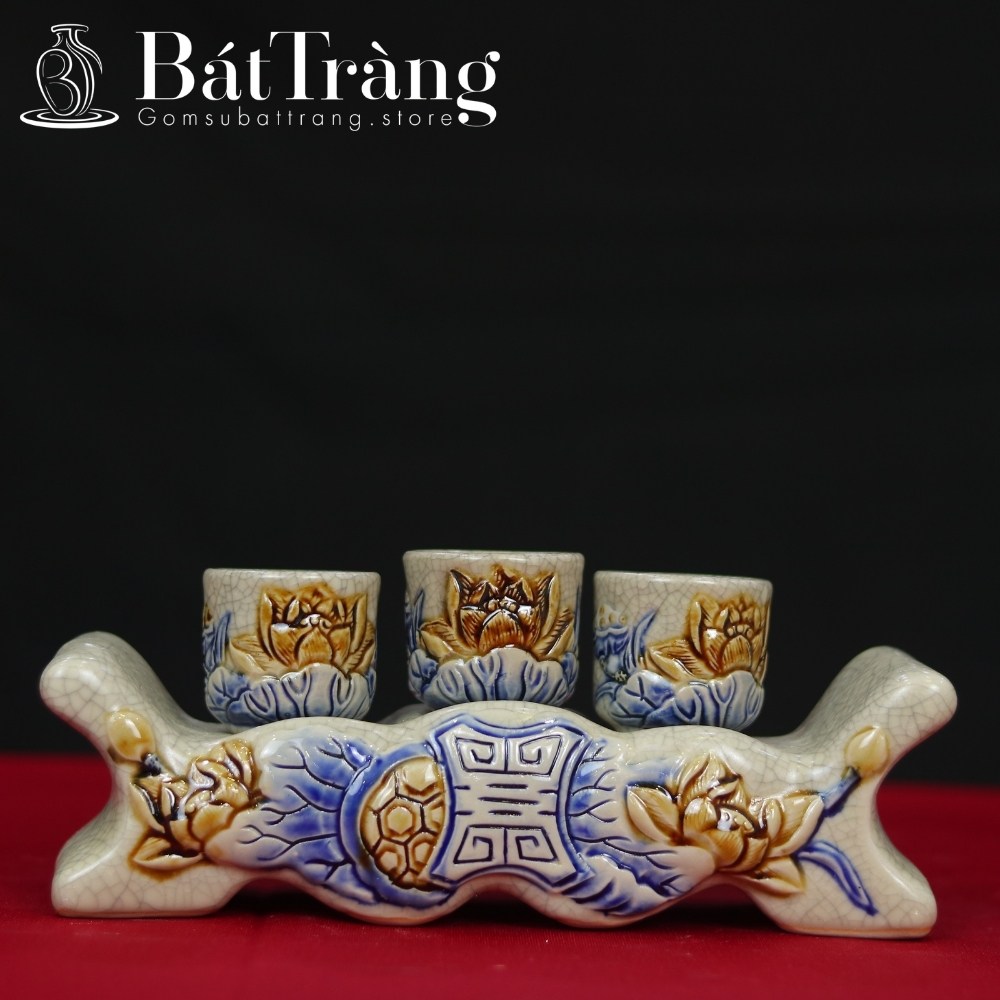 Kỷ chén thờ Bát Tràng