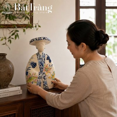 Tượng Cô Gái Việt Bát Tràng Dáng Áo Dài Cổ Phục Nhật Bình Hoa Sen ST-TG10 - Chi tiết 2