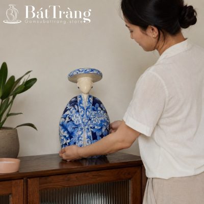 Tượng Gốm Sứ Cô Gái Bát Tràng Dáng Duyên Họa Tiết Hoa Lam ST-TG12 - Chi tiết 2