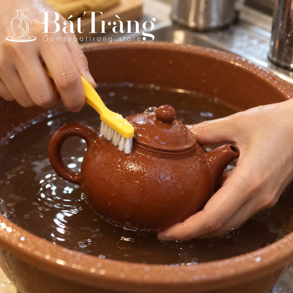 Vệ sinh ấm chén Bát Tràng